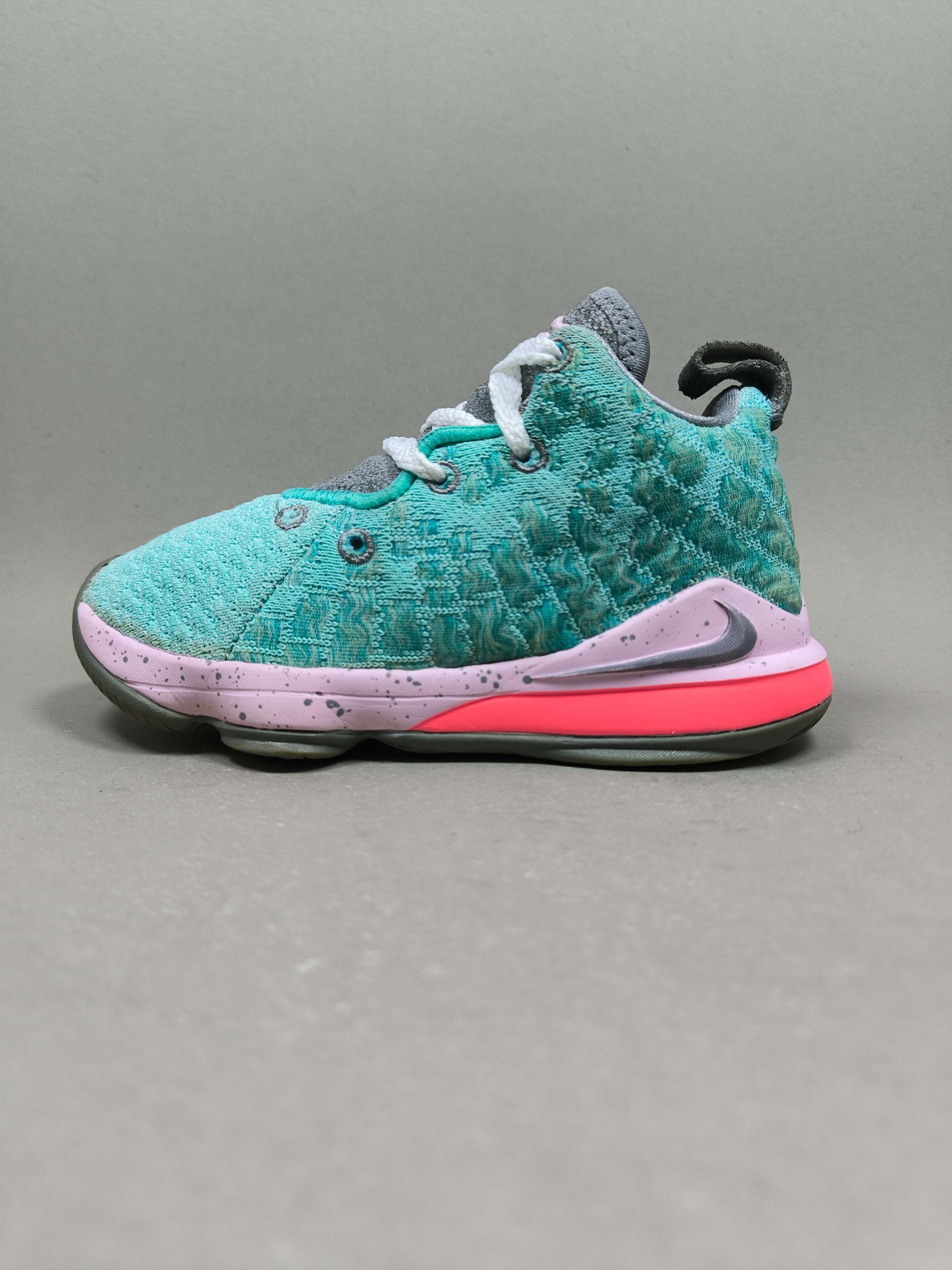 Nike Lebron . Size : EUR  28 | Premium