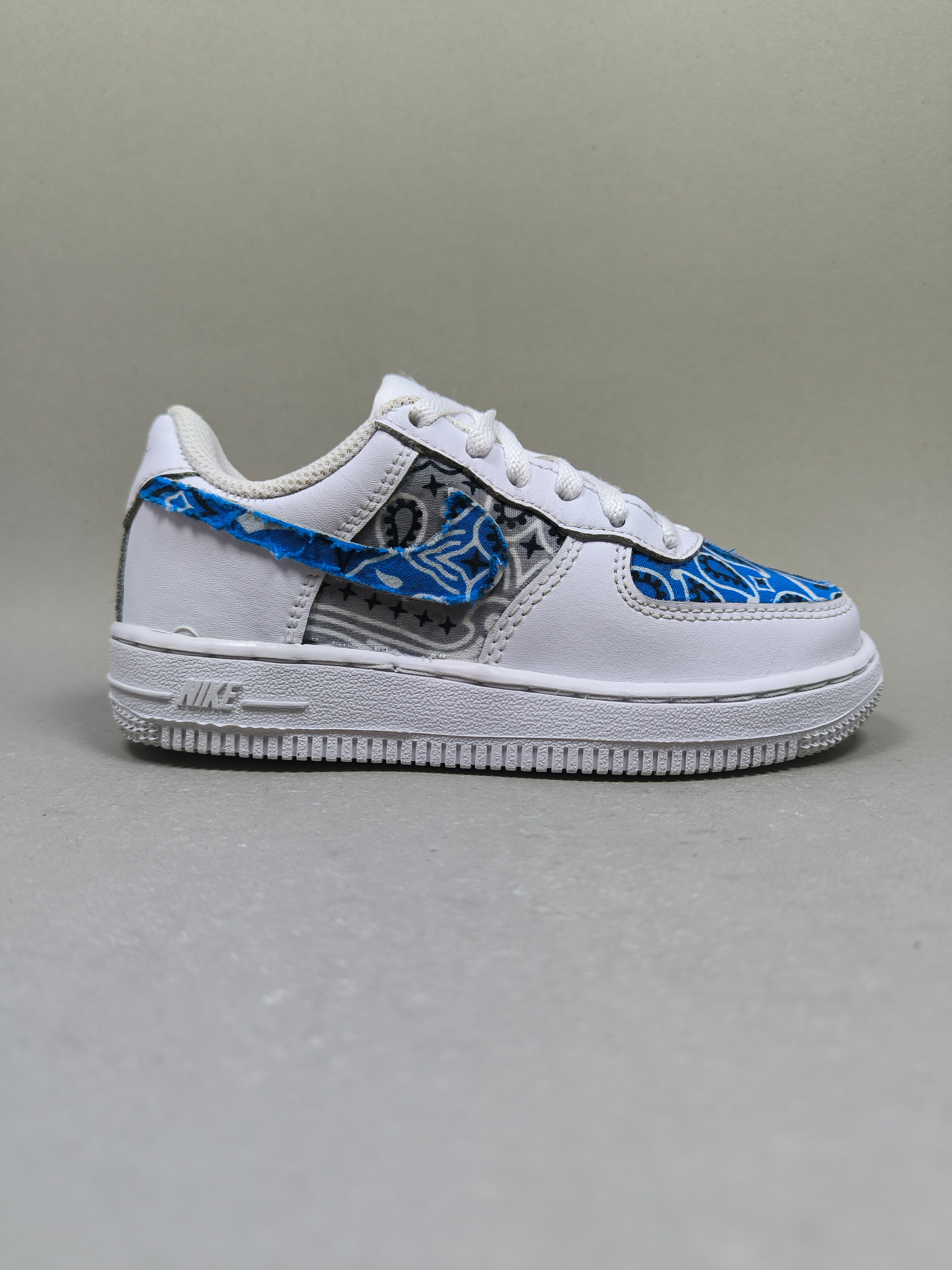 Nike Air Force 1 Blue Paisley . Size  : EUR  28 | Premium
