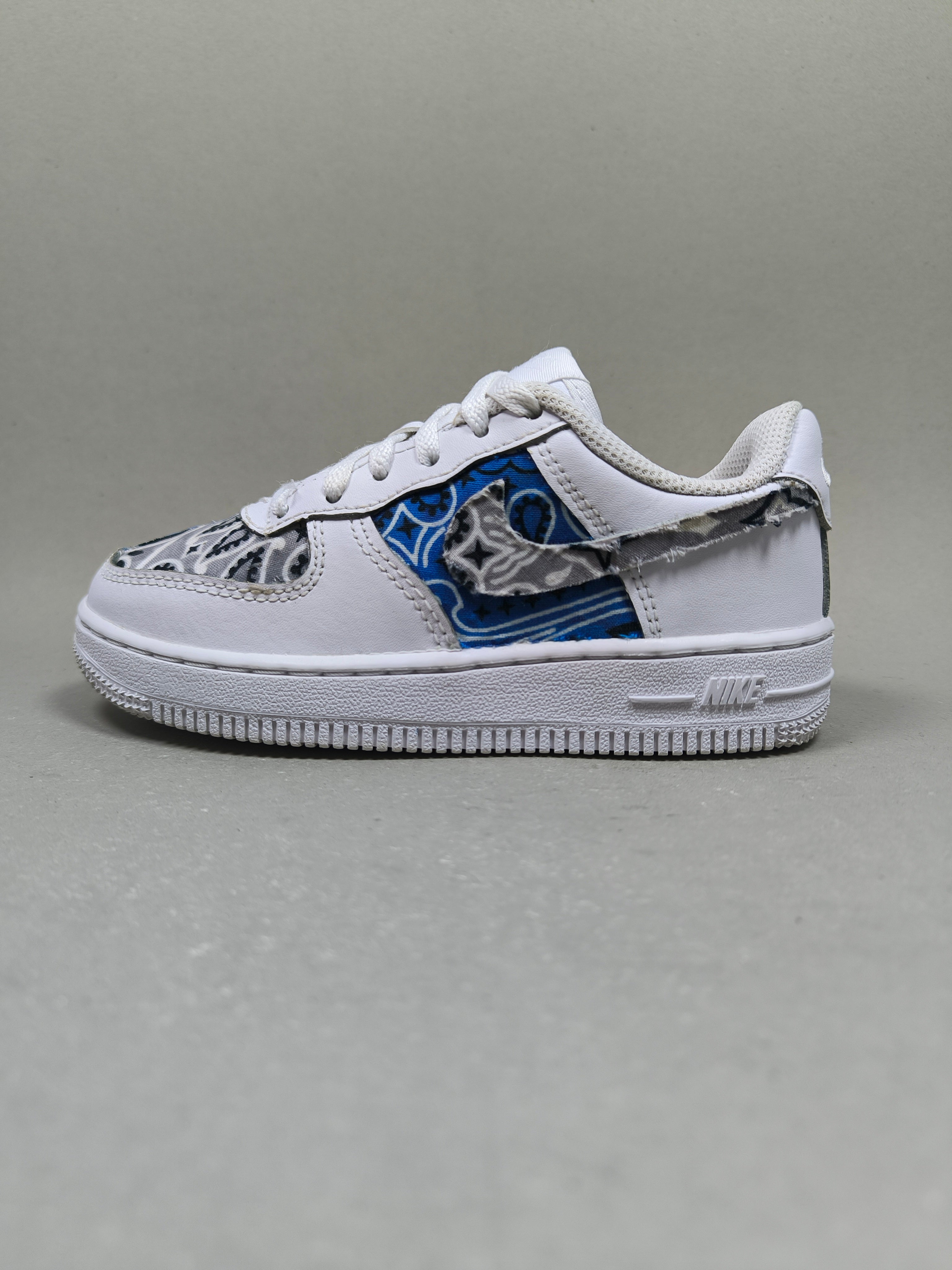 Nike Air Force 1 Blue Paisley . Size  : EUR  28 | Premium