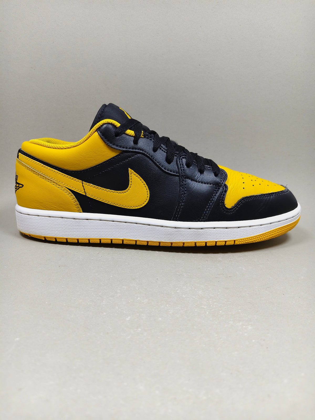 Nike Air Jordan Low . Size : EUR  44.5 | Premium