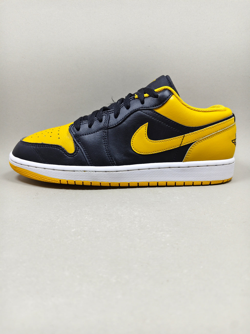 Nike Air Jordan Low . Size : EUR  44.5 | Premium