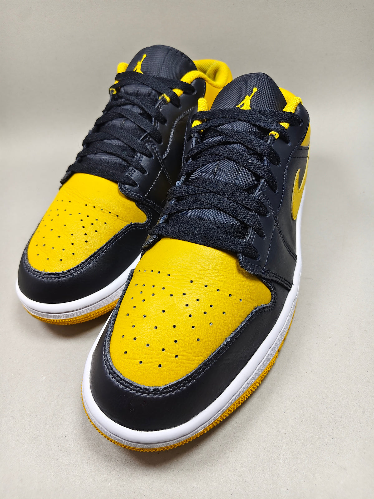 Nike Air Jordan Low . Size : EUR  44.5 | Premium