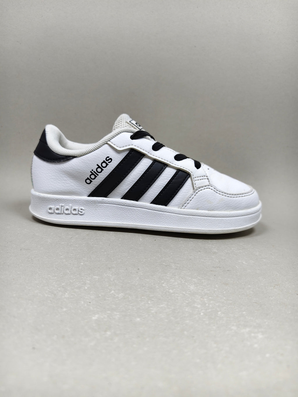 Adidas Break Net  . Size : EUR  31| Excellent+