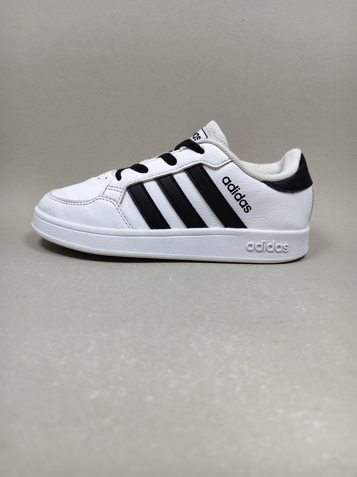 Adidas Break Net  . Size : EUR  31| Excellent+